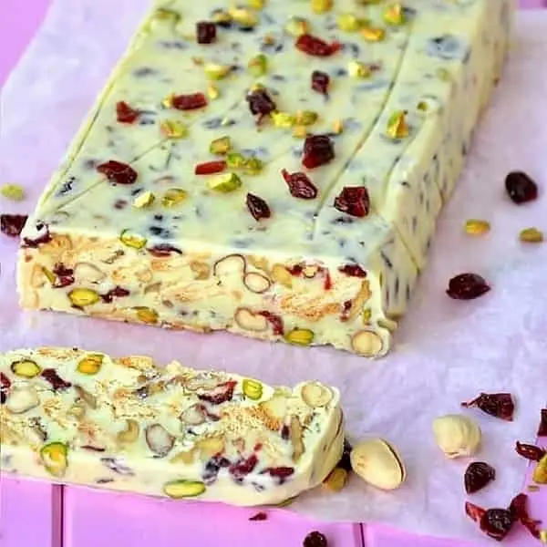 طرز تهیه پلمبیر آناناس؛ دسر مخصوص با ژله و خامه