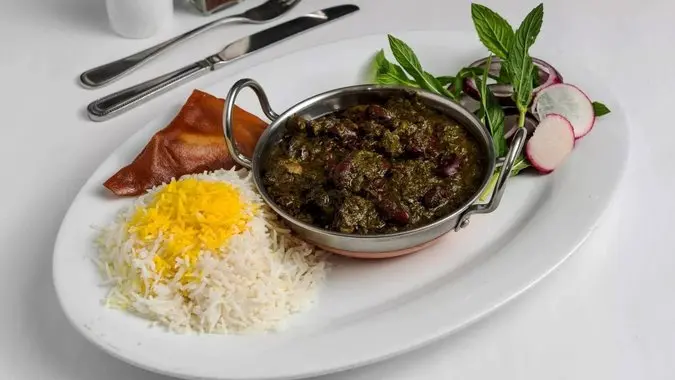 طرز تهیه قورمه سبزی با سبزی خشک با همه ترفندها