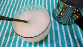 طرز تهیه نشاسته برای گلو درد و سرفه؛ به ۳ روش موثر!