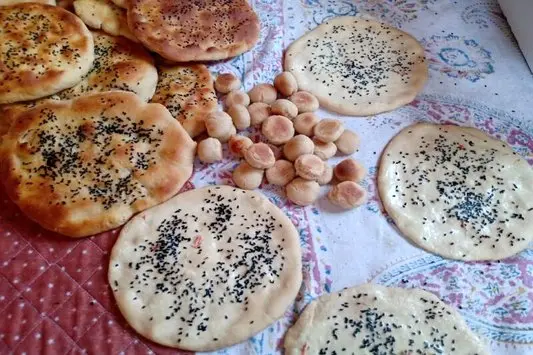 کولیره؛ نانی که به نخ کشیده می‌شود