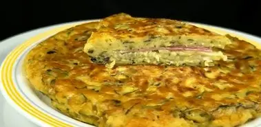 (ویدیو) طرز تهیه کیک کوکو با کدو و تخم مرغ