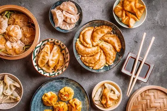 طز تهیه پیراشکی گوشت بخارپز؛ غذایی متفاوت از شرق آسیا