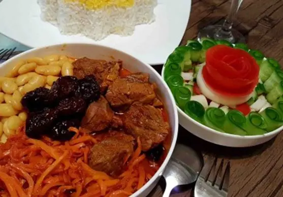 طرز تهیه خورشت بناب آذربایجان شرقی با لوبیا و گوشت