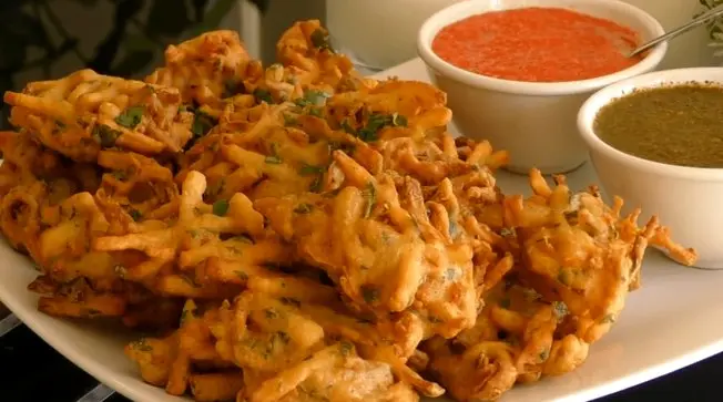 دستور پخت پکوره با آرد نخود، اسنک ترد برای عصرانه‌ای متفاوت