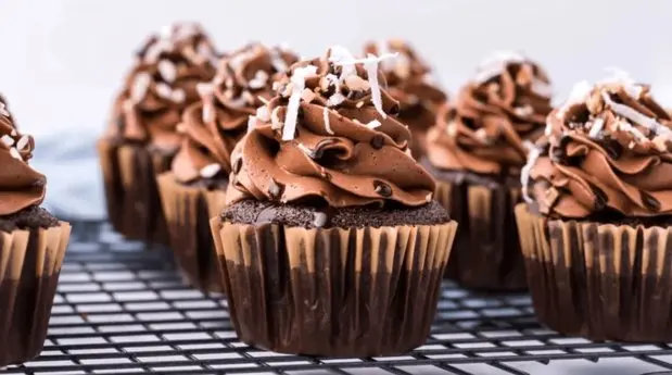 طرز تهیه کاپ کیک شکلاتی آلمانی مرحله به مرحله