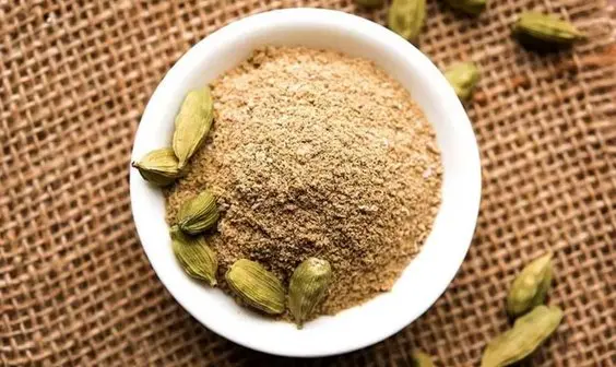 روش‌های پودر کردن هل در منزل