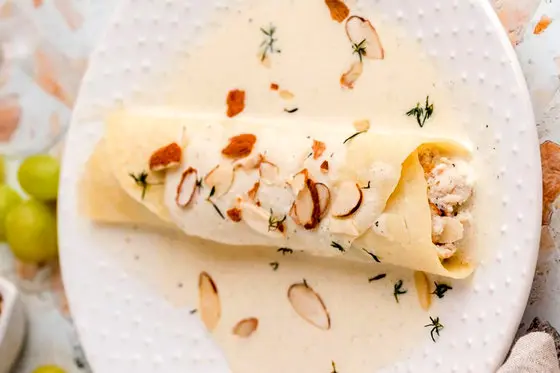 طرز تهیه کرپ مرغ و اسفناج با سس خامه‌ای