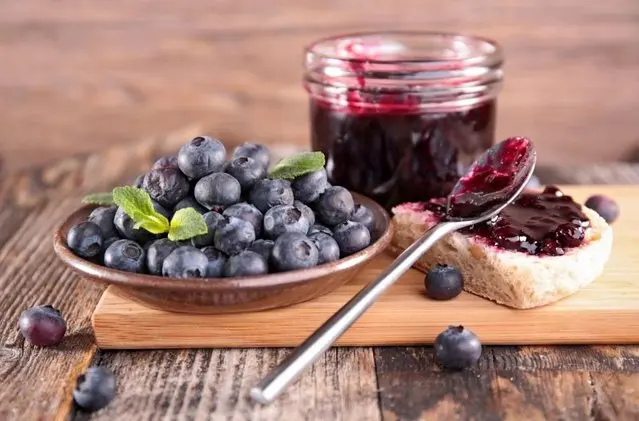طرز تهیه مربا بلوبری؛ خاص و خوشرنگ