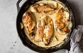 دستور پخت خوراک مرغ خامه‌ای با سس مخصوص