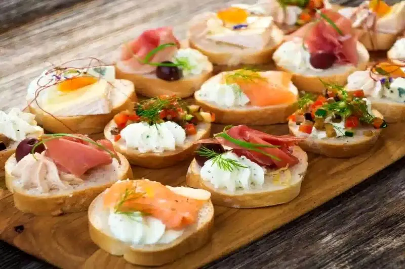 طرز تهیه ۳ مدل کاناپه تابستانی؛ پیش غذای خوشمزه و فوری