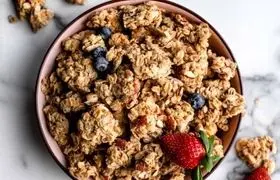 طرز تهیه گرانولا خانگی با جو دوسر و مغزیجات