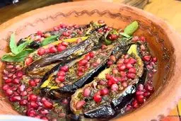 بادمجان ناردونی کاملا گیاهی؛ غذای پاییزیِ شمال که با انار تازه جان می‌گیرد