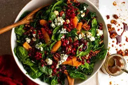 طرز تهیه سالاد انار و گردو برای شب یلدا