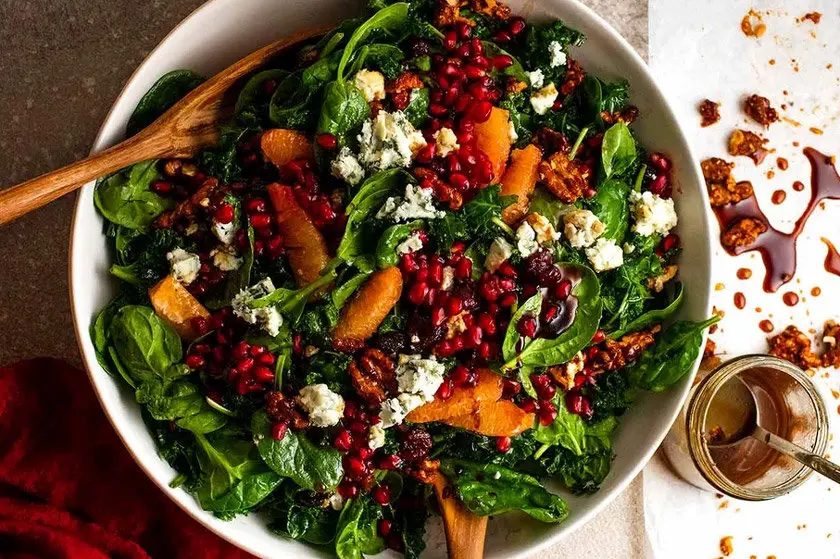 طرز تهیه سالاد انار و گردو برای شب یلدا