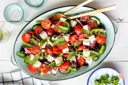 طرز تهیه سالاد یونانی با پنیر فتا