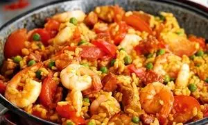 طرز تهیه پایلا؛ یک غذای جدید با میگو