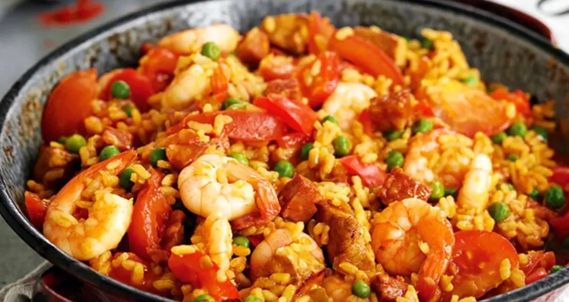 طرز تهیه پایلا؛ یک غذای جدید با میگو