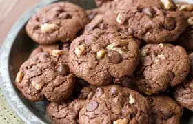 طرز تهیه کوکی شکلاتی گردویی بدون فر