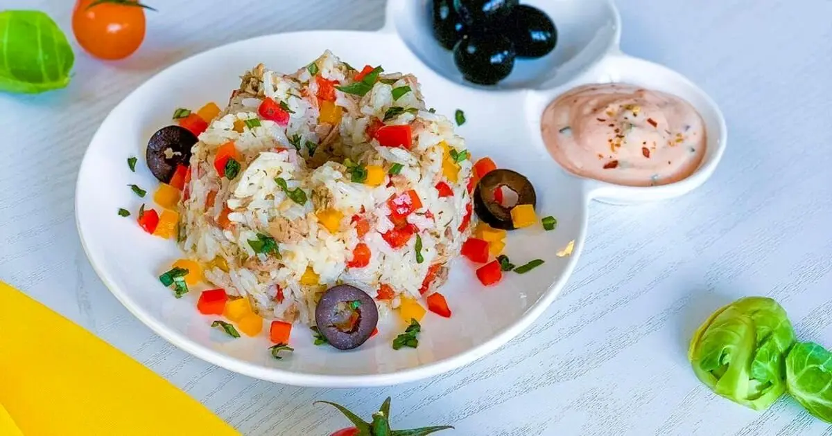 این سالاد خوشمزه را با برنج باقی‌مانده داخل یخچال درست کنید