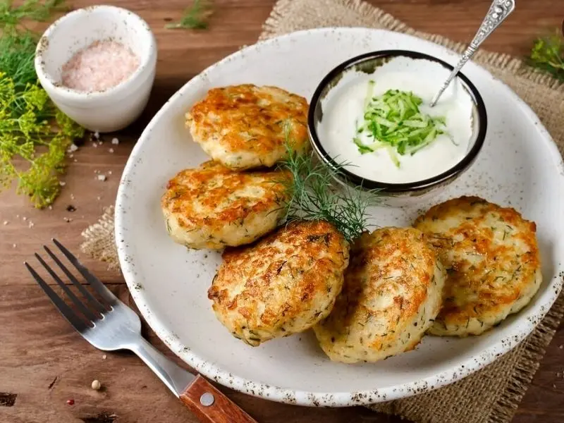 طرز تهیه کوکو لوبیا سفید و سیب زمینی پخته