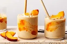 دستور تهیه میلک شیک هلو با بستنی، خوشمزه و متفاوت