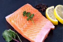 کدامیک امگا ۳ بیشتری دارد؛ ماهی سالمون یا تن؟