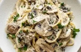 پاستا قارچ خامه ای ؛ خوراک جذاب برای تمام سلیقه ها