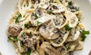 پاستا قارچ خامه ای ؛ خوراک جذاب برای تمام سلیقه ها