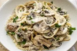 پاستا قارچ خامه ای ؛ خوراک جذاب برای تمام سلیقه ها