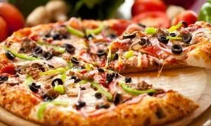 دستور پخت پیتزای مخلوط با خمیر خانگی
