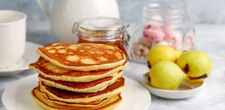 طرز تهیه پنکیک گلابی با شیر و دارچین