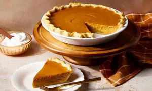 طرز تهیه پای کدو حلوایی، شیرینی خاص برای شب یلدا