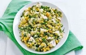 طرز تهیه سالاد سیب زمینی و ذرت با شوید