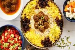 کشمش پلو شیرازی ؛ عطرِ گرمِ زعفران و شیرینی آرام‌بخش انگور خشک