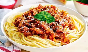 اسپاگتی بلونز رستورانی و حرفه‌ای ، غذای گرم و دلچسب ایتالیایی برای شام زمستان