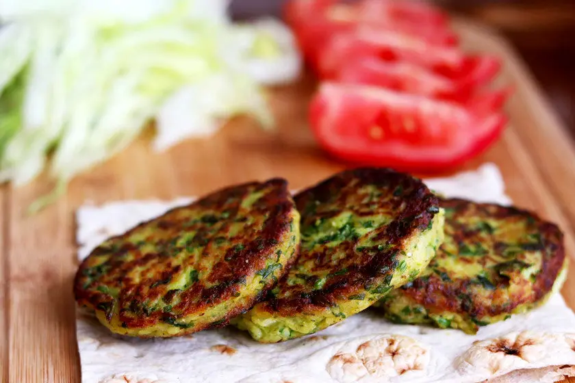 طرز تهیه کوکوی اسفناج و سیب زمینی