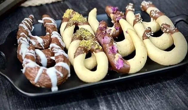 طرز تهیه شیرینی نعلی عید نوروز