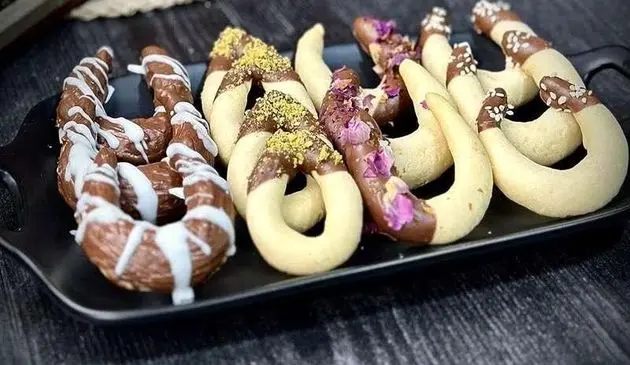 طرز تهیه شیرینی نعلی عید نوروز