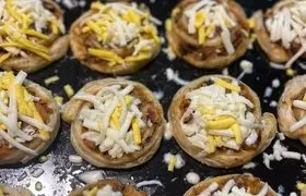 طرز تهیه رول مرغ و قارچ؛ فینگرفود جذاب و عالی 