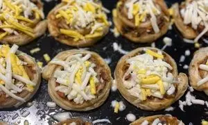 طرز تهیه رول مرغ و قارچ؛ فینگرفود جذاب و عالی 