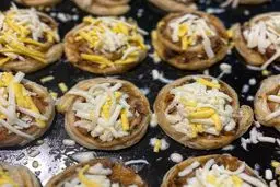 طرز تهیه رول مرغ و قارچ؛ فینگرفود جذاب و عالی 