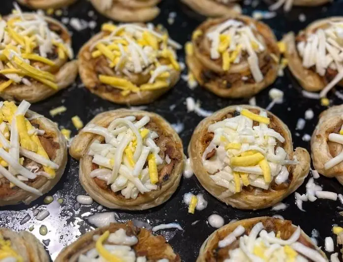 طرز تهیه رول مرغ و قارچ؛ فینگرفود جذاب و عالی 