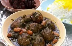 طرز تهیه خورشت قورمه سبزی با گوشت قلقلی