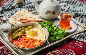 نحوه درست کردن املت قهوه خانه‌ای با رب، گوجه و پیاز