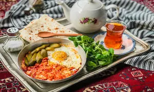 نحوه درست کردن املت قهوه خانه‌ای با رب، گوجه و پیاز