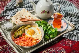 نحوه درست کردن املت قهوه خانه‌ای با رب، گوجه و پیاز