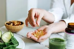 برای جذب ویتامین دی چی بخوریم ؟ + ۴ مکمل ضروری