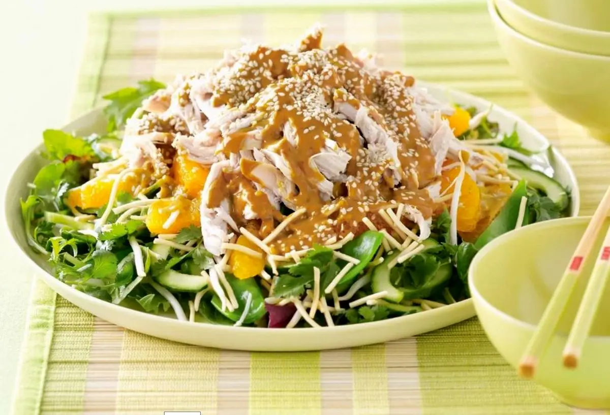 دستور تهیه سالاد تایلندی با سس بادام زمینی
