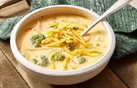  سوپ بروکلی و پنیر چدار؛ سوپ خاص با طعم پنیر