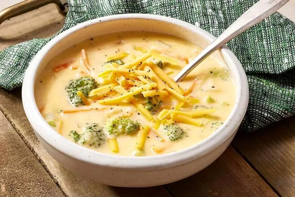  سوپ بروکلی و پنیر چدار؛ سوپ خاص با طعم پنیر